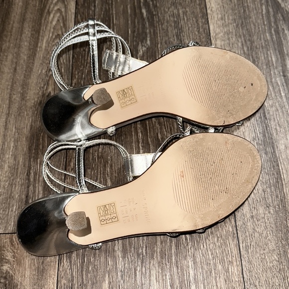 Silver Heels - Picture 4 of 4